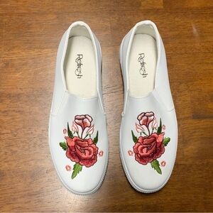 Refresh Embroidered Shoes Slip On